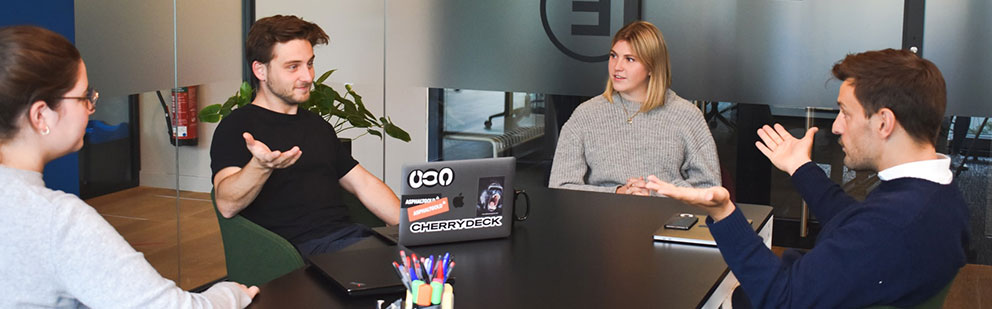 persone in ufficio 1000